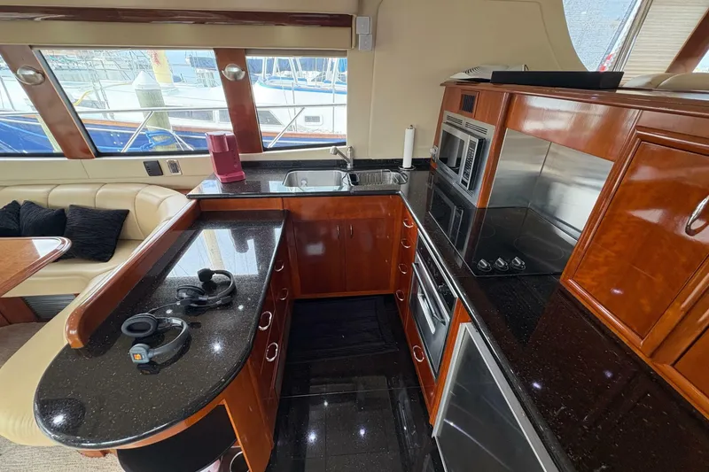 Slide: The Image of Carver Yachts 560 Voyager 2004 - 7240533