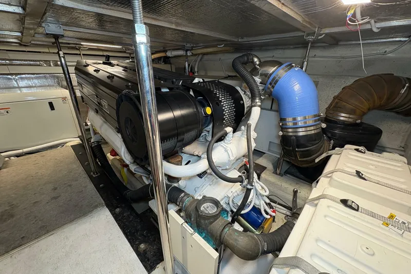 Slide: The Image of Carver Yachts 560 Voyager 2004 - 6954981