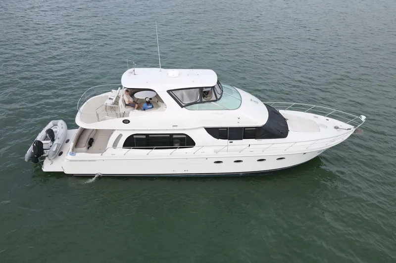 Slide: The Image of Carver Yachts 560 Voyager 2004 - 7538415
