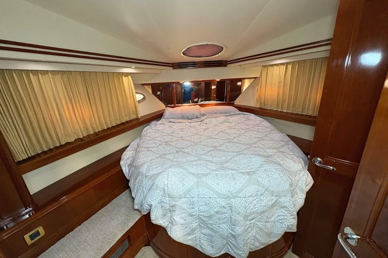 Slide: The Image of Carver Yachts 560 Voyager 2004 - 6954754