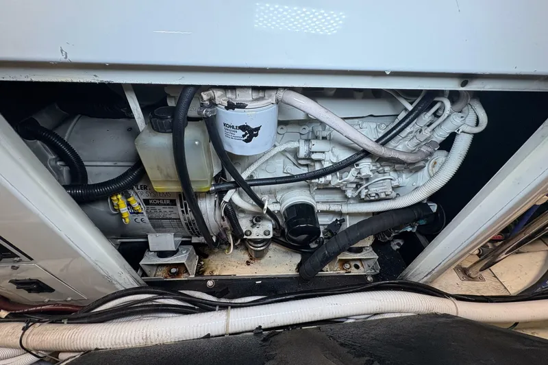 Slide: The Image of Carver Yachts 560 Voyager 2004 - 6954968