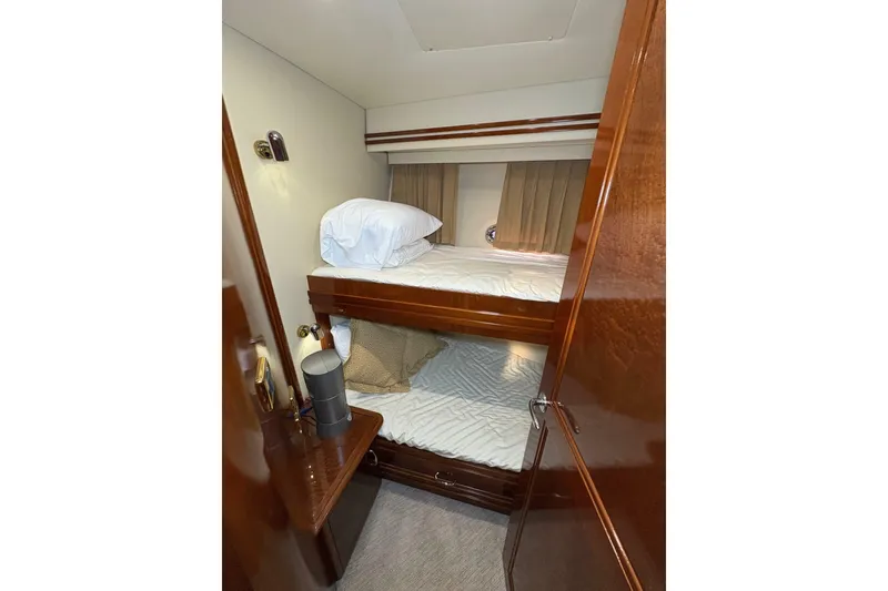 Slide: The Image of Carver Yachts 560 Voyager 2004 - 7538597
