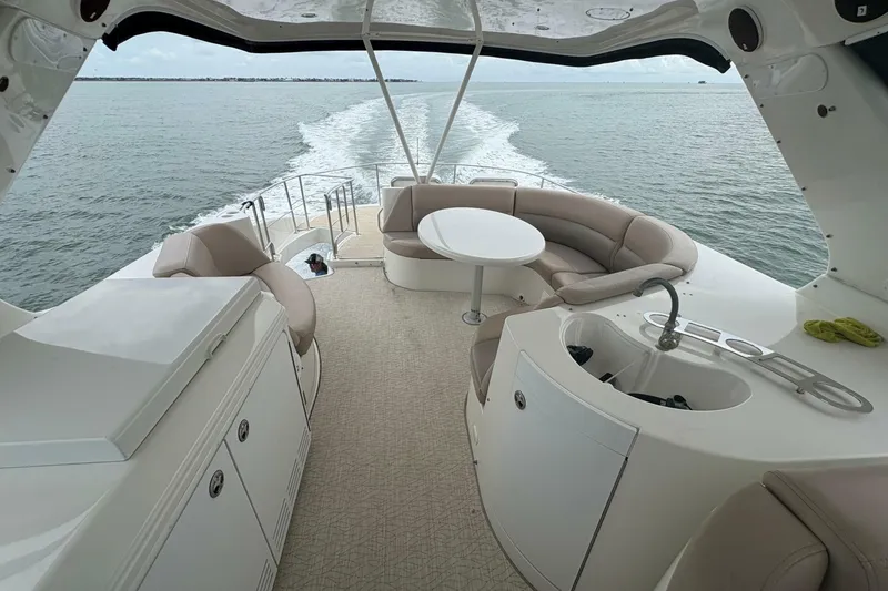Slide: The Image of Carver Yachts 560 Voyager 2004 - 7240350