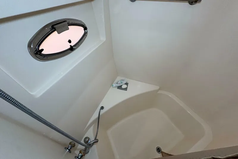 Slide: The Image of Carver Yachts 560 Voyager 2004 - 6954808