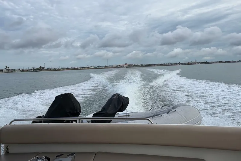 Slide: The Image of Carver Yachts 560 Voyager 2004 - 6954689