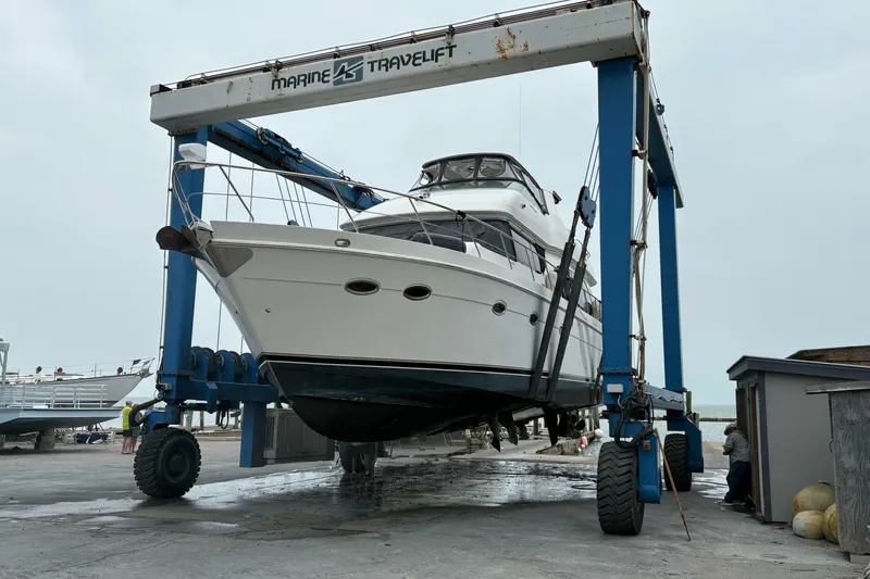 Slide: The Image of Carver Yachts 560 Voyager 2004 - 6954630