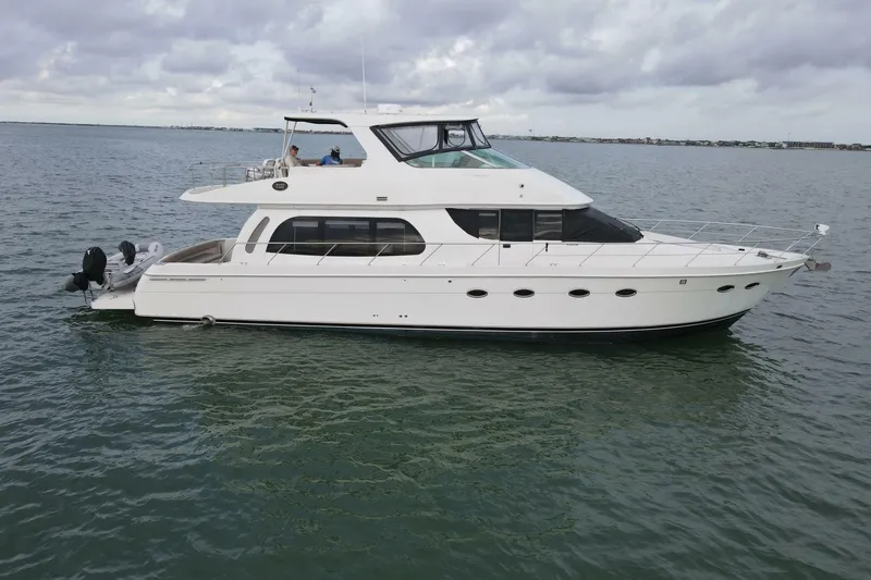 Slide: The Image of Carver Yachts 560 Voyager 2004 - 6954600
