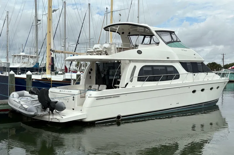Slide: The Image of Carver Yachts 560 Voyager 2004 - 7240307