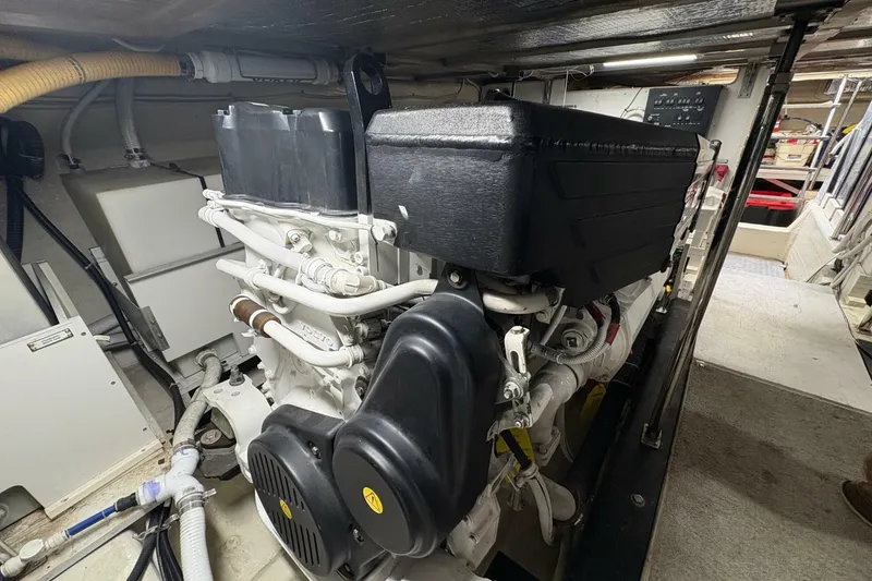 Slide: The Image of Carver Yachts 560 Voyager 2004 - 6954952