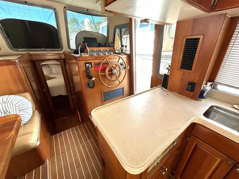 Slide: The Image of Mainship 400 Trawler 2004 - 6954961