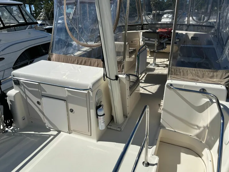Slide: The Image of Mainship 400 Trawler 2004 - 6954877