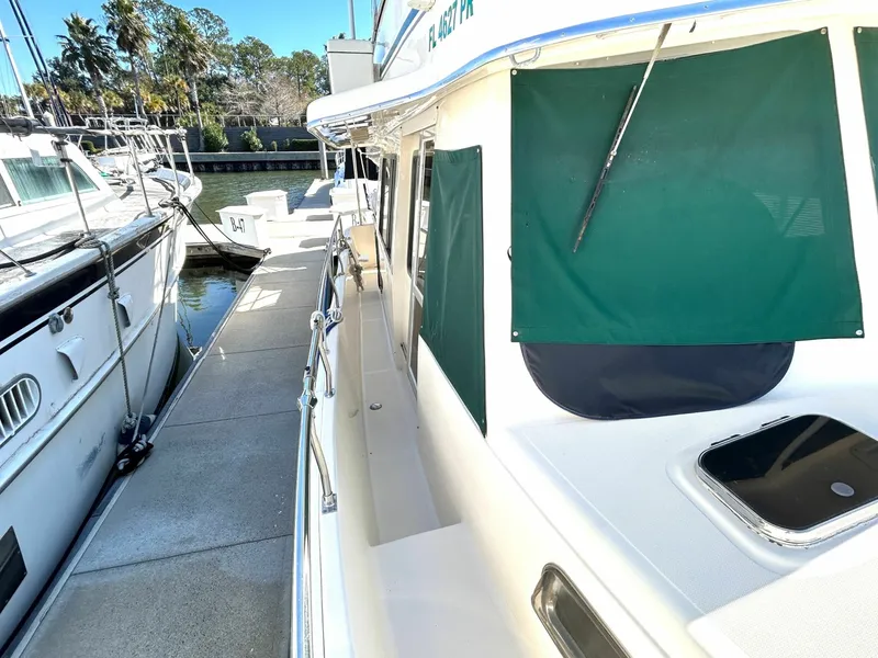 Slide: The Image of Mainship 400 Trawler 2004 - 6954833