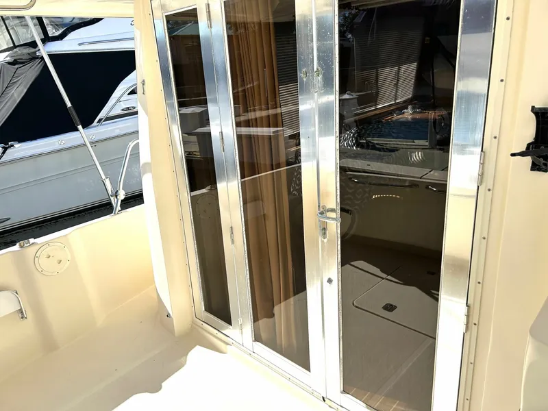 Slide: The Image of Mainship 400 Trawler 2004 - 7393285
