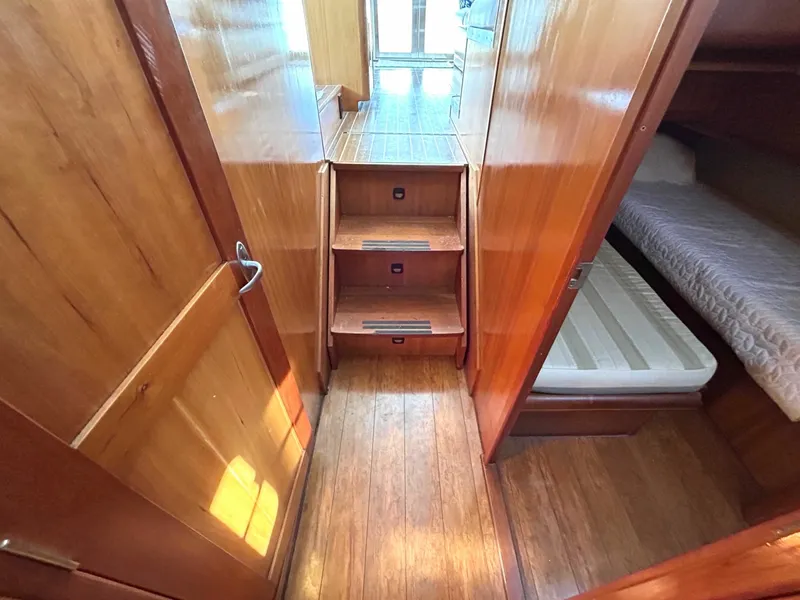 Slide: The Image of Mainship 400 Trawler 2004 - 7393488