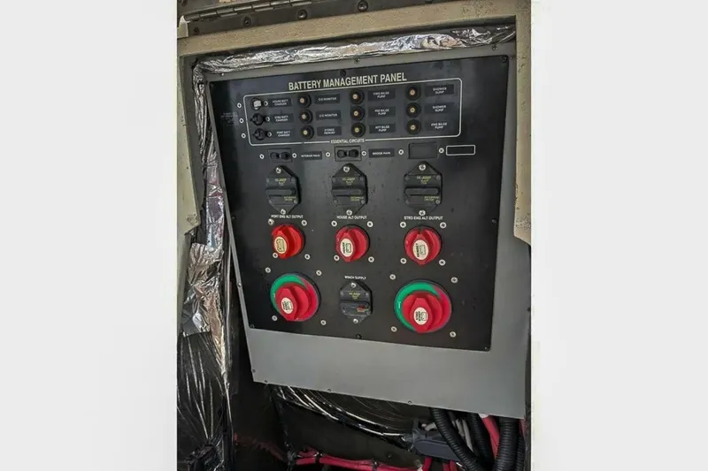 Slide: The Image of Meridian 411 Sedan 2004 - 6906751