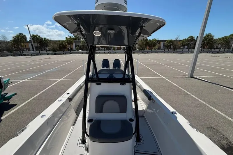 Slide: The Image of Sea Born LX24 Center Console 2023 - 6909206