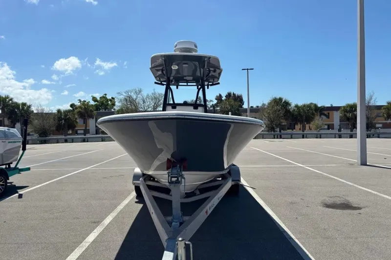 Slide: The Image of Sea Born LX24 Center Console 2023 - 6909199