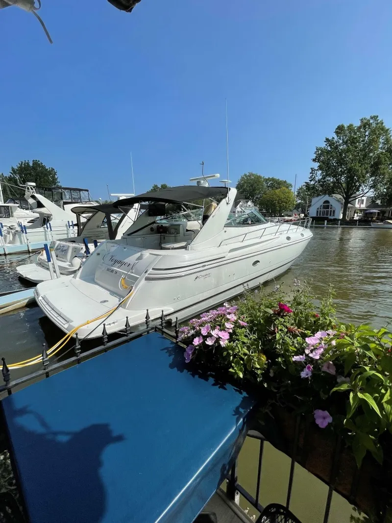 The Image of Cruisers 4270 Express 2002 - 7241525