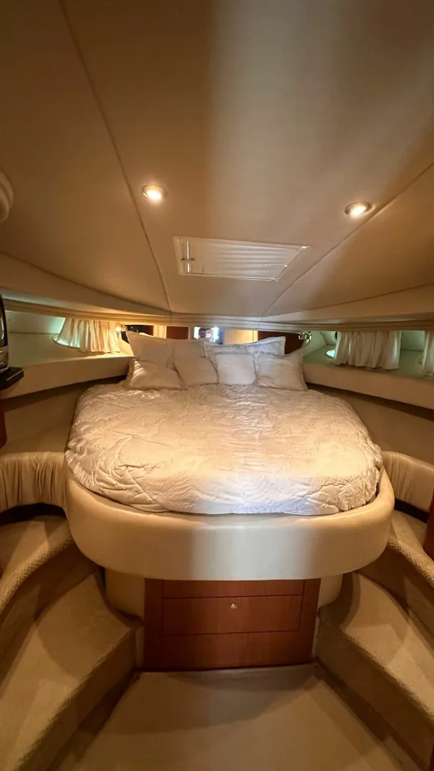 Slide: The Image of Sea Ray 410 Express Cruiser 2002 - 7241709