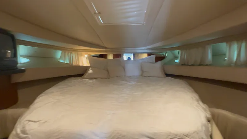 Slide: The Image of Sea Ray 410 Express Cruiser 2002 - 7241700