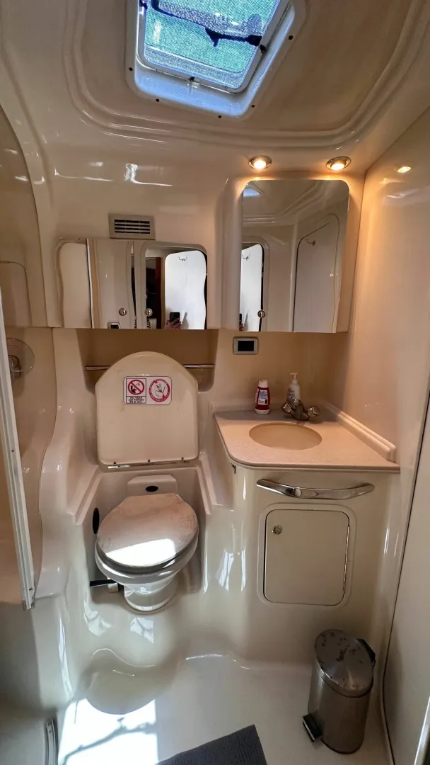 Slide: The Image of Sea Ray 410 Express Cruiser 2002 - 7241714