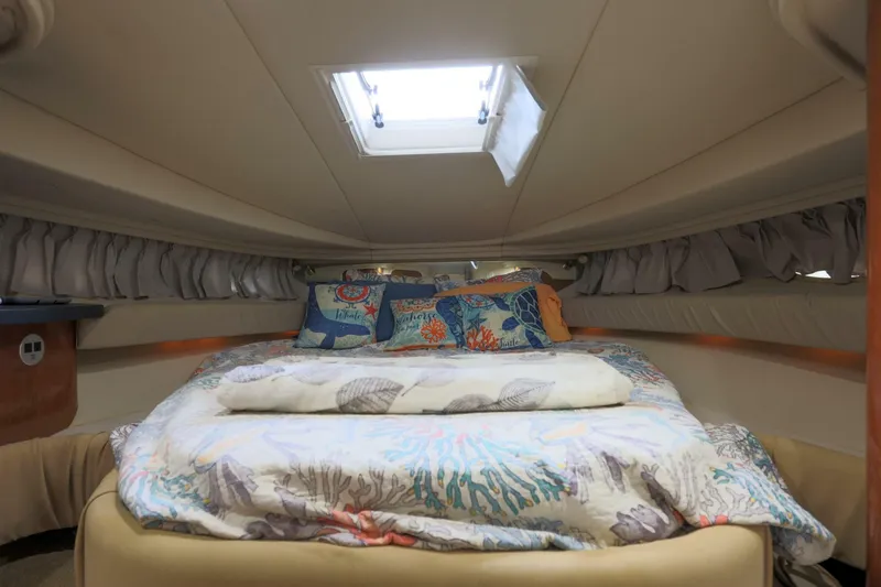 Slide: The Image of Sea Ray 410 Express Cruiser 2002 - 6988138