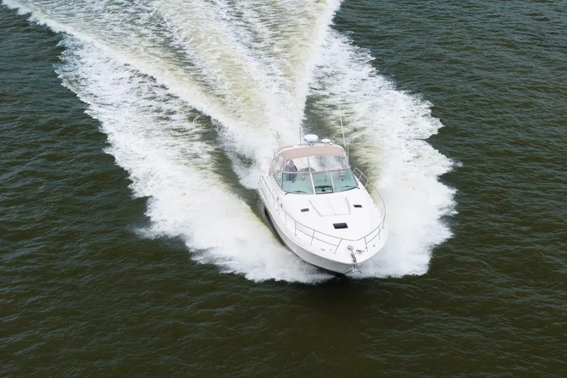 Slide: The Image of Sea Ray 410 Express Cruiser 2002 - 6988001