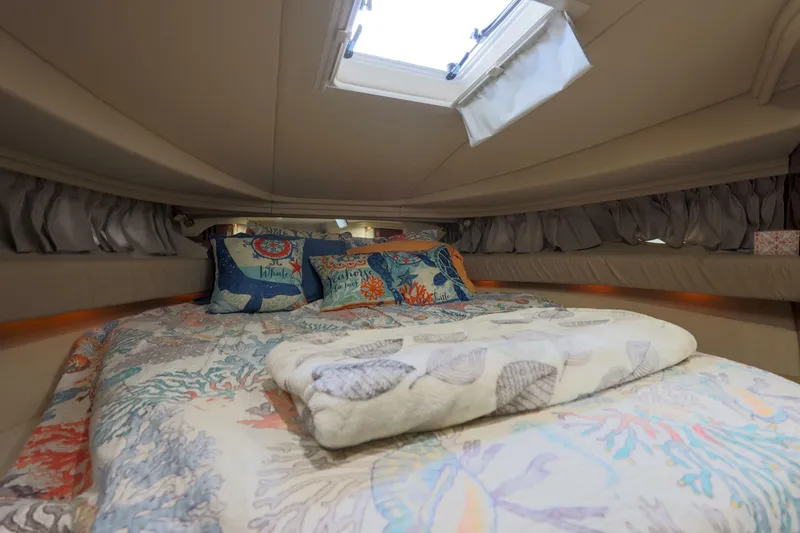 Slide: The Image of Sea Ray 410 Express Cruiser 2002 - 6988149