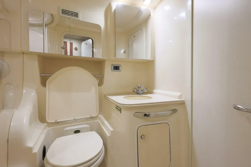 Slide: The Image of Sea Ray 410 Express Cruiser 2002 - 6988157