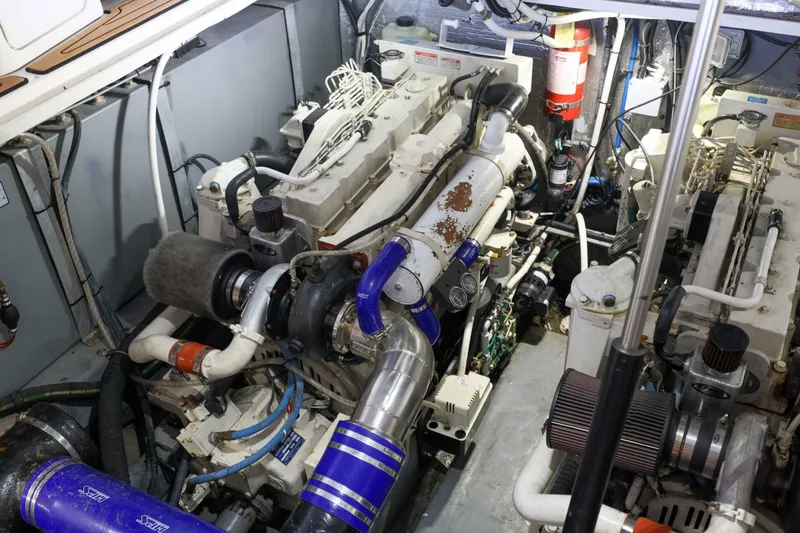Slide: The Image of Sea Ray 410 Express Cruiser 2002 - 6988478