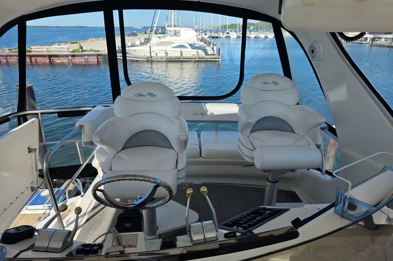 Slide: The Image of Sea Ray 560 Sedan Bridge 2002 - 6956024