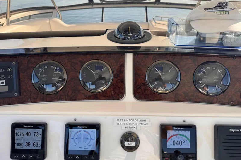 Slide: The Image of Sea Ray 560 Sedan Bridge 2002 - 6956148
