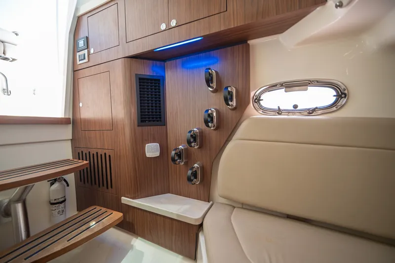 Slide: The Image of Boston Whaler 380 Outrage - Worth the Tiempo 2021 Boston Whaler 380 Outrage - Worth the Tiempo - 6914138