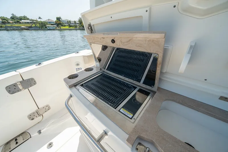 Slide: The Image of Boston Whaler 380 Outrage - Worth the Tiempo 2021 Boston Whaler 380 Outrage - Worth the Tiempo - 7649664