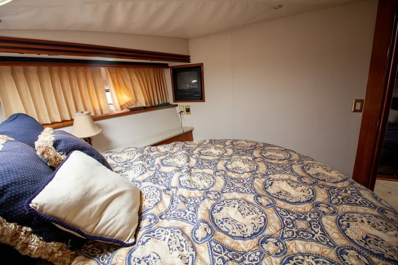 Slide: The Image of Carver Yachts 450 Voyager Pilothouse 2000 - 7745909