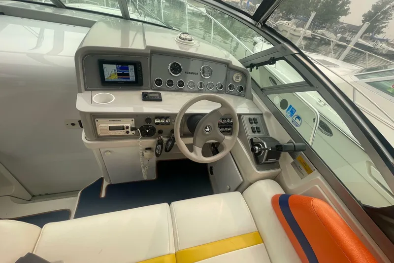 Slide: The Image of Formula 31 Performance Cruiser 1999 - 7243177