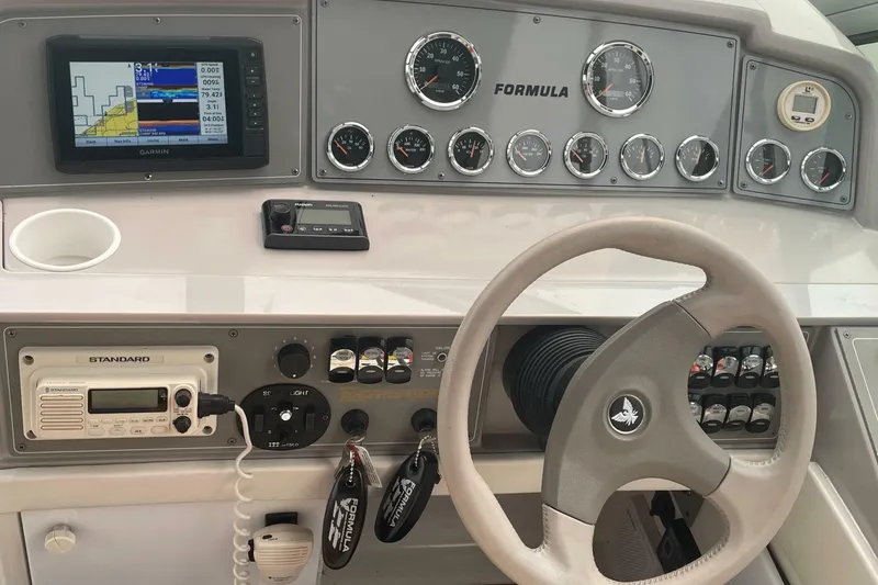 Slide: The Image of Formula 31 Performance Cruiser 1999 - 7394536