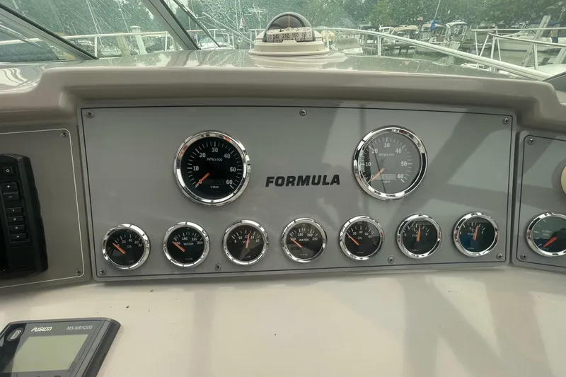 Slide: The Image of Formula 31 Performance Cruiser 1999 - 7243166