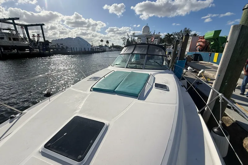 Slide: The Image of Sea Ray 410 Express Cruiser 1999 - 6957274