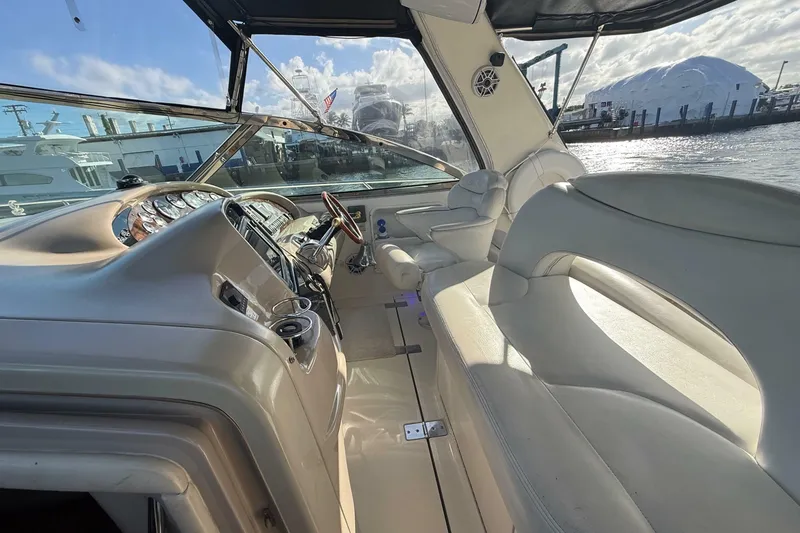 Slide: The Image of Sea Ray 410 Express Cruiser 1999 - 6957292