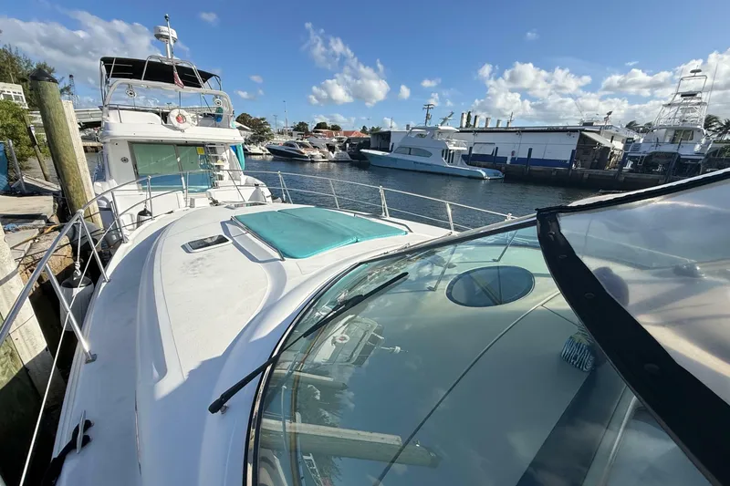 Slide: The Image of Sea Ray 410 Express Cruiser 1999 - 7268285