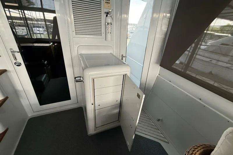 Slide: The Image of Hatteras 52 Sport Deck Motor Yacht 1998 - 6957537