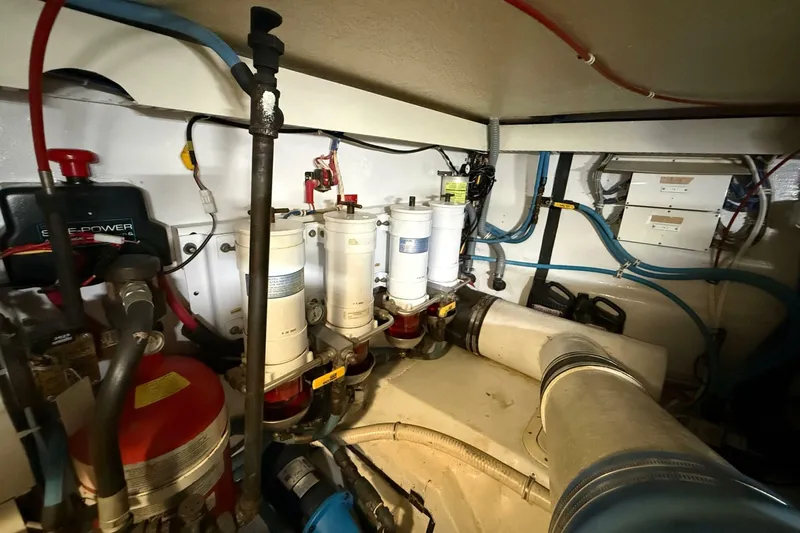 Slide: The Image of Hatteras 52 Sport Deck Motor Yacht 1998 - 7243622