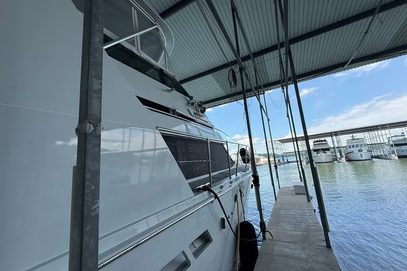 Slide: The Image of Hatteras 52 Sport Deck Motor Yacht 1998 - 6957486
