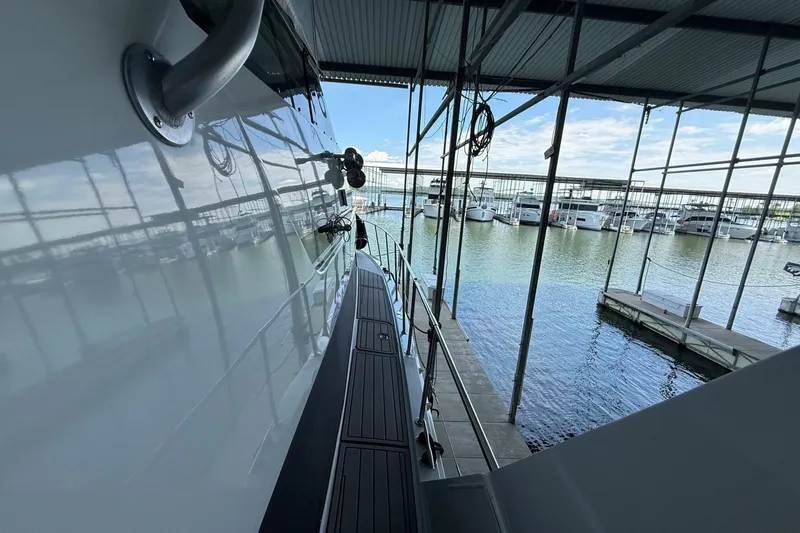 Slide: The Image of Hatteras 52 Sport Deck Motor Yacht 1998 - 6957507