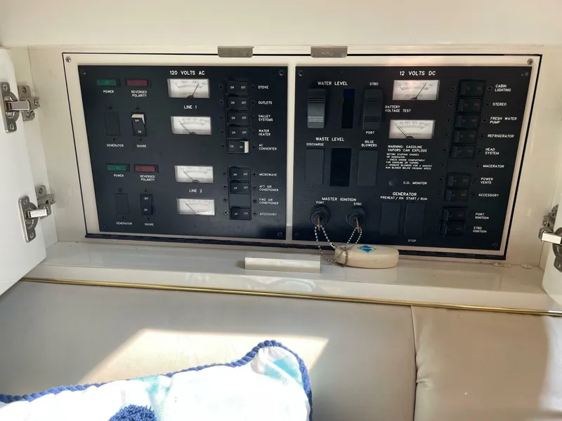 Slide: The Image of Sea Ray 330 Express 1997 - 7244083