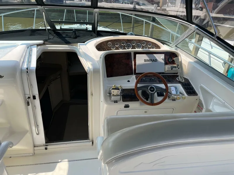 Slide: The Image of Sea Ray 330 Express 1997 - 7243956