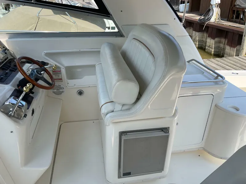 Slide: The Image of Sea Ray 330 Express 1997 - 7243971