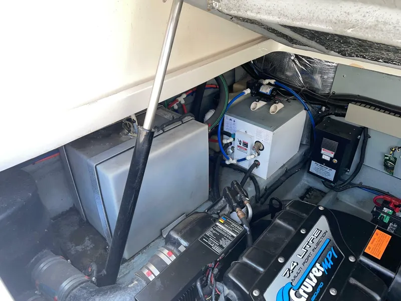 Slide: The Image of Sea Ray 330 Express 1997 - 7244047