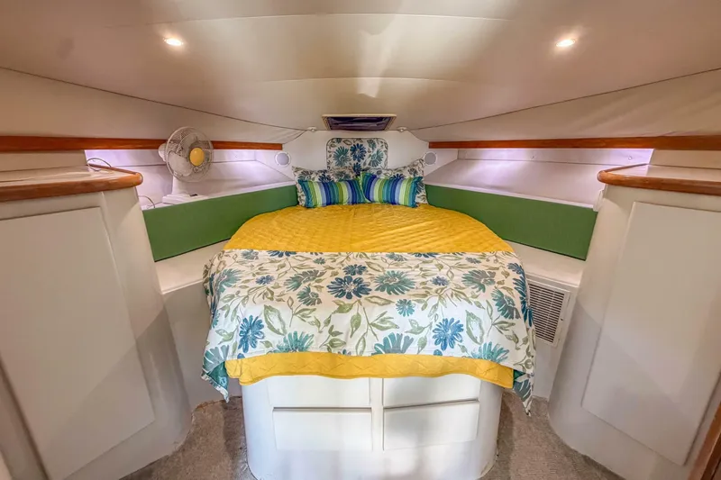 Slide: The Image of Carver Yachts 380 Santego 1994 - 6958443